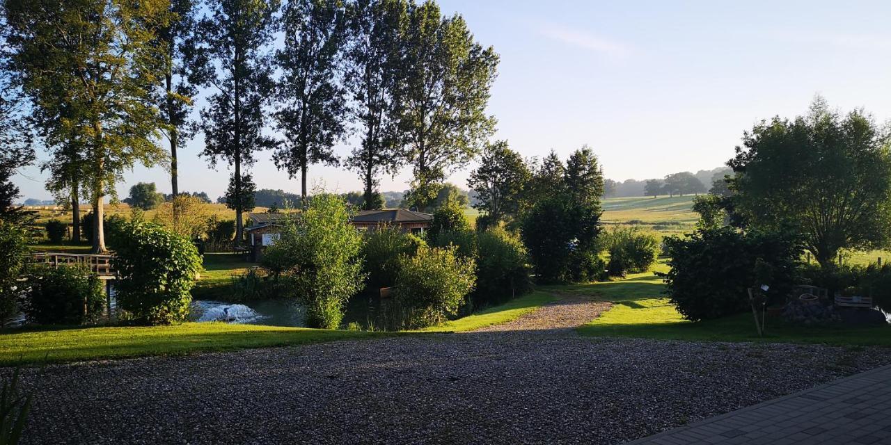 Peenehof Koeppen - Ferienwohnungen & Schlaffaesser Jordenstorf 外观 照片