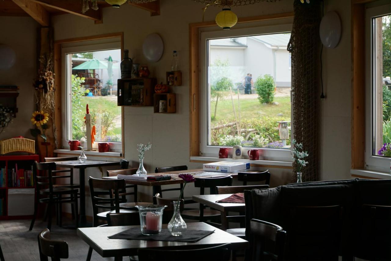 Peenehof Koeppen - Ferienwohnungen & Schlaffaesser Jordenstorf 外观 照片